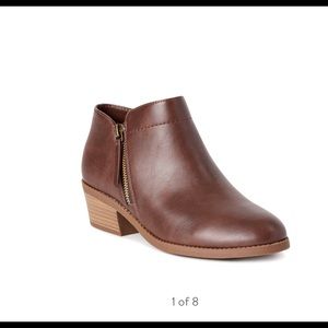 NWT Time and Tru zip booties, brown, size 9